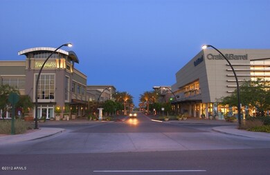 Live above the Shops, Restaurants!!!