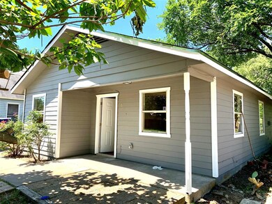 819 N Wilhite St, Cleburne, TX 76031 - photo 2