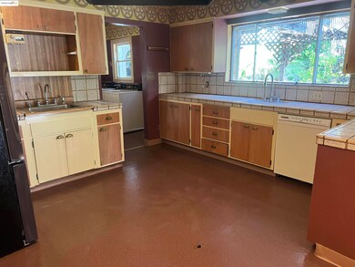 6000 N Rockridge Blvd, Oakland, CA 94618 - photo 5