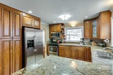 826 N Brainard St, Naperville, IL 60563 - photo 4