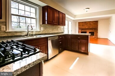 13145 Melville Ln, Fairfax, VA 22033 - photo 2