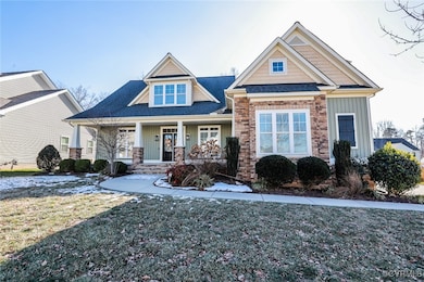 Craftsman inspired home with a front lawn and a po