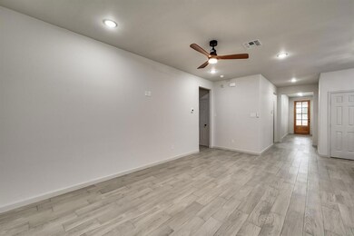 402 Royal St, Cleburne, TX 76031 - photo 5