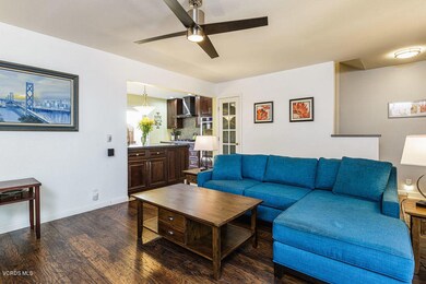 06_living_area_to_kitchen