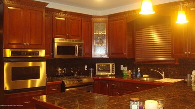71 Mills Ave, Staten Island, NY 10305 - photo 4