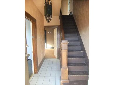 Entry/Foyer.