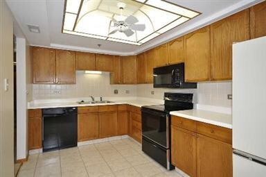 820 Graceland Ave unit 401, Des Plaines, IL 60016 - photo 7