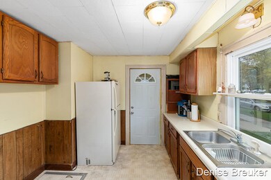 927 Aberdeen St NE, Grand Rapids, MI 49505 - photo 7