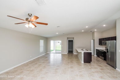 1001416.2267 Whiteside Avenue SE - Dinin