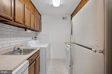 81 Woodway Dr, West Deptford, NJ 08066 - photo 6