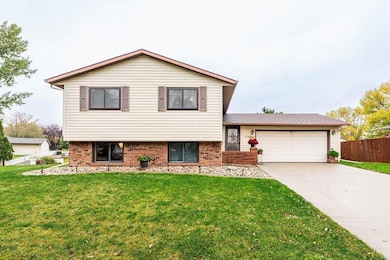 1725 Whitestone Cir S, Fargo, ND 58103 - photo 2