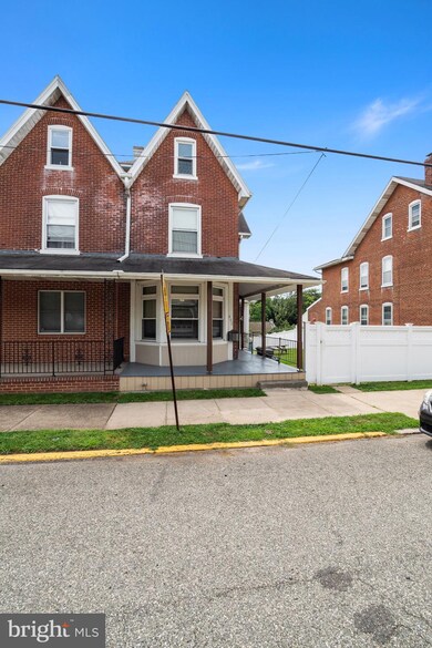 402 Bridge St, Spring City, PA 19475 - photo 3