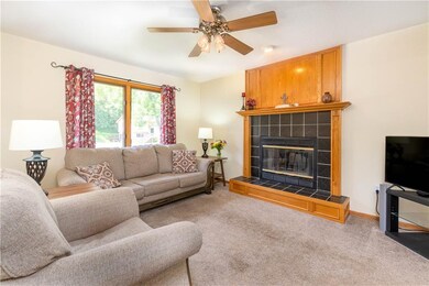 700 E Hackley Ave, Des Moines, IA 50315 - photo 2