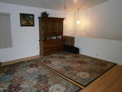 Upstairs Family Rm