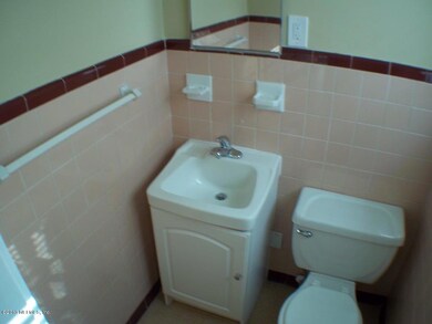 2133 Belinda Cir, Jacksonville, FL 32216 - photo 4