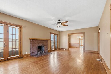 519 W Cherry St, Nevada, MO 64772 - photo 6