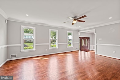 8005 Lake Pleasant Dr, Springfield, VA 22153 - photo 5