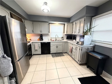 611 Moore St, Hubbard, OH 44425 - photo 3