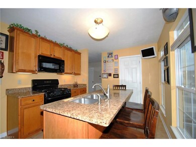 Eat-in kitchen