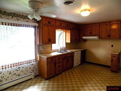 1906 N Garden St, New Ulm, MN 56073 - photo 2