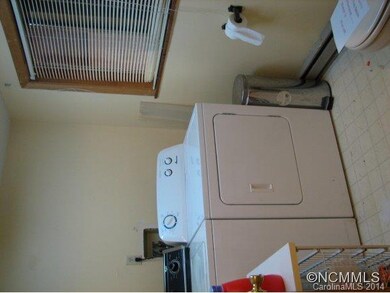 Laundry room w/ toilet