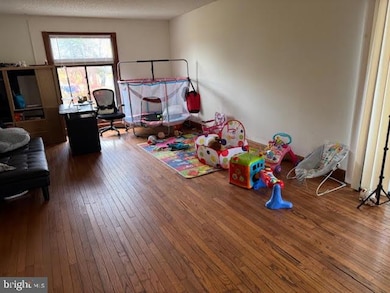 11 Robertson Rd, East Windsor, NJ 08520 - photo 4