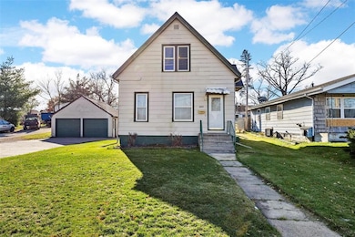 263 Wilson Ave SW, Cedar Rapids, IA 52404 - photo 3