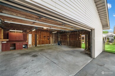 304 89th St SE, Everett, WA 98208 - photo 4