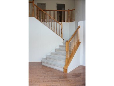 Entry/Foyer.