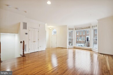 9974 Cyrandall Dr, Oakton, VA 22124 - photo 2