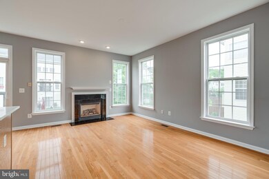 15663 William Bayliss Ct, Woodbridge, VA 22191 - photo 3