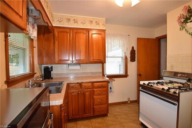 854 5th St, Struthers, OH 44471 - photo 5