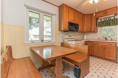 1002 68th St, Windsor Heights, IA 50324 - photo 6