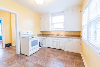 1714 Birch St, Cedar Falls, IA 50613 - photo 4