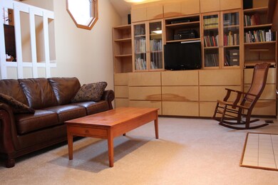 LIving room w/new carpet
