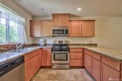 1525 E Gateway Heights Loop, Sedro Woolley, WA 98284 - photo 5