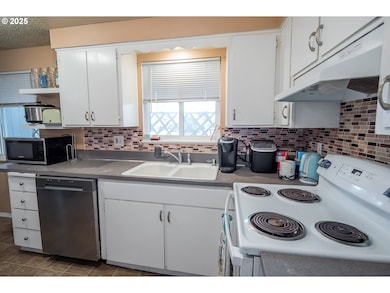 2783 31st St, Springfield, OR 97477 - photo 4