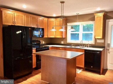 1008 E Willow Run Dr, Wilmington, DE 19805 - photo 2