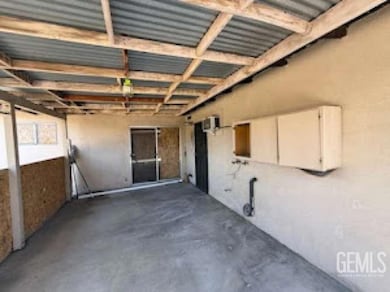 4300 Kenny St, Bakersfield, CA 93307 - photo 2