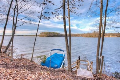 Your own private boat mooring with electricity. Just steps away!