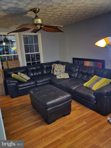 338 Shady Glen Dr, Capitol Heights, MD 20743 - photo 4