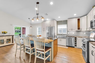 BEAUTIFUL GOURMET KITCHEN