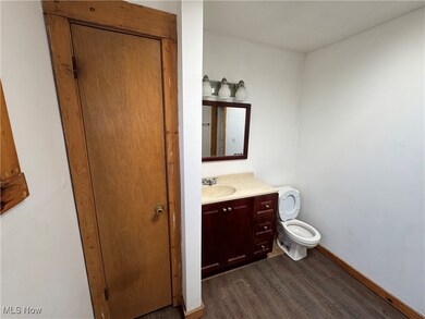 412 Elm St, Struthers, OH 44471 - photo 7