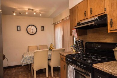 72 Lowell DR