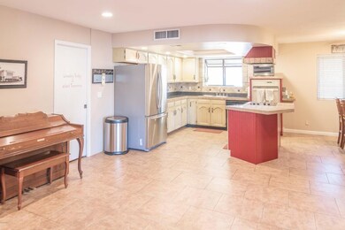 OPEN PLAN KITCHEN
