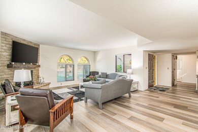 2418 N Shade Tree Cir - Images-11