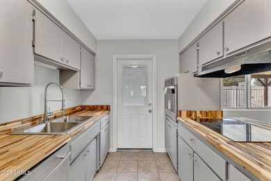 11-web-or-mls-4102 W Golden Lane-11