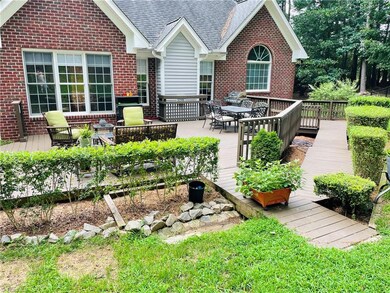 Beautiful deck area for entertaining