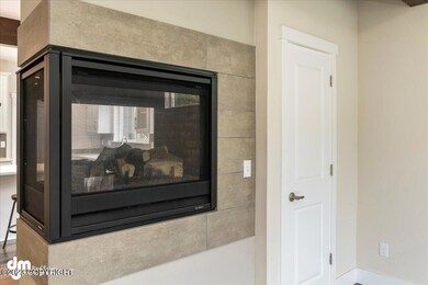06-Living Room_ELI02503
