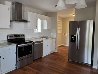 529 Oak Ln, Jacksonville, NC 28540 - photo 5